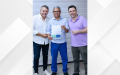 José Miguel Filho durante filiação ao Podemos, ao lado do deputado federal Tiago Dimas e do prefeito de Palmas, Eduardo Siqueira Campos