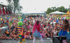 As famílias se divertiram na caça aos ovos de Páscoa, ao som da Turminha Mágica com sucessos do público infantil. A estrutura do evento também trouxe pintura facial, brinquedos infláveis, quiosques de alimentação e um trenzinho passeando pelo parque