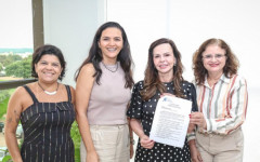 Senadora Professora Dorinha durante assinatura da Carta-Compromisso com representantes do Sindicato dos Jornalistas Profissionais do Tocantins