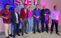 Deputado federal Carlos Henrique Gaguim durante encontro da USVET em Gurupi, ao lado de lideranças e membros da entidade 