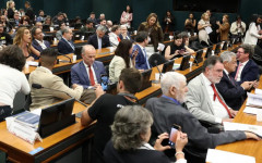 *Sessão da Comissão de Constituição e Justiça (CCJ) da Câmara dos Deputados, onde a oposição pediu vista e adiou a votação da PEC do fim da escala 6x1 