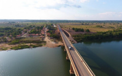 Com limite de 8,5 toneladas por eixo e proibição de cargas especiais, ponte em Araguatins opera sob restrições devido à perda de rigidez estrutural.