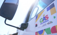 O vale-recarga gratuito de botijão de 13 kg atende cerca de 206 mil famílias, que podem retirar o gás de cozinha (GLP) nas revendas credenciadas, cujos endereços podem ser conferidos acessando o aplicativo Meu Social - Gás do Povo. 