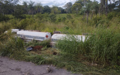 Equipes da PRF e do Corpo de Bombeiros atuam no local do sinistro na BR-153, em Araguaína
