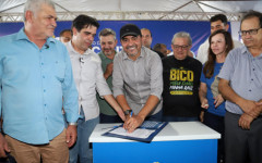 Governador Wanderlei Barbosa assina a Ordem de Serviço que autoriza o início das obras da TO-010, com investimento superior a R$ 240 milhões.