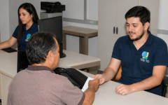 Eleitora solicita atendimento em cartório eleitoral; prazo para regularizar o título e não ficar impedido de votar nas eleições de 2026 termina no dia 6 de maio 