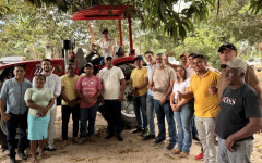 Entrega de trator agrícola para a comunidade do P.A Natal, em Araguatins.