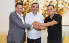 Deputado Marcus Marcelo, vereador Lucas Campelo e governador Wanderlei Barbosa durante reunião que consolidou a parceria política