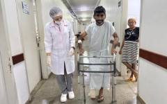 Após acidente José Manoel da Silva recebe cuidados de fisioterapia
