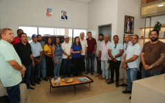 Pré-candidata ao governo, senadora Professora Dorinha durante encontro com lideranças de Wanderlândia