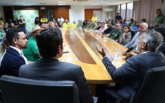 Deputado Amélio Cayres durante reunião na Assembleia Legislativa para tratar do pagamento das indenizações aos servidores