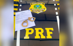 Abordagem da PRF na BR-153 durante fiscalização que resultou no cumprimento de mandados de prisão