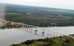 Ponte sobre o Rio Tocantins, na BR-235 liga Pedro Afonso a Tupirama 
