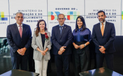 Senadora Professora Dorinha Seabra durante reunião com secretário-executivo do Ministério da Integração e Desenvolvimento Regional