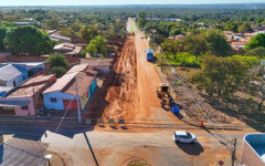  Atualmente, as equipes executam os serviços de limpeza da área para início da pavimentação