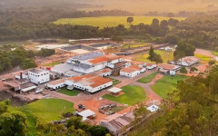 Fachada do Frigorífico LKJ em Araguaína