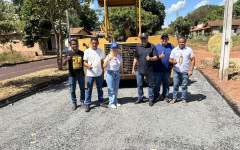 Deputado estadual Marcus Marcelo (PL) durante visita às obras de pavimentação da TO-416, em Santa Fé do Araguaia 