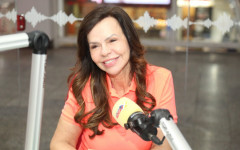 Professora Dorinha durante gravação de vídeo sobre o retorno do Salão do Livro no Tocantins