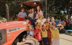 A senadora Professora Dorinha participou da entrega de investimentos que somam R$ 2,1 milhões para Centenário e Recursolândia, contemplando agricultura familiar, infraestrutura urbana e incentivo ao esporte.