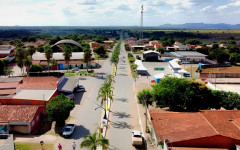 Mulher foi presa em flagrante após criança ser encontrada com sinais de agressões e negligência em Combinado.