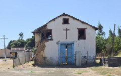Igreja Matriz de Nossa Senhora de SantAna apresenta avançado estado de deterioração e risco de desabamento.