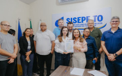 Diretoria do SISEPE/TO entrega carta de propostas à senadora e pré-candidata ao Governo do Tocantins, Professora Dorinha.