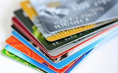 Segundo levantamento do Serasa, 57% dos brasileiros usam crédito com frequência.