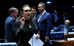 Senadora Kátia Abreu no senado durante aprovação da criação da UFNT