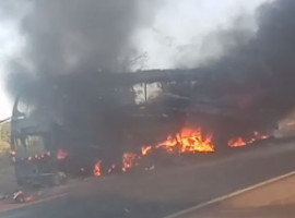 Incêndio aconteceu na BR-153, em Gurupi.