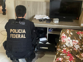 PF apreende material e prende suspeito em flagrante