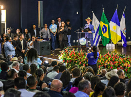 Autoridades e representantes da sociedade civil selam compromisso com a primeira infância durante lançamento da aliança 