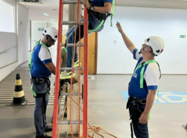  Com alta empregabilidade e bons salários, o curso técnico nessa área tem sido uma porta de entrada rápida para o mercado formal.