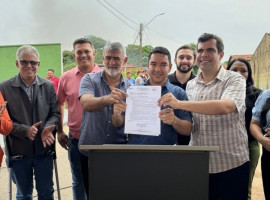 Acompanhado também do deputado federal Ricardo Ayres e do secretário da Indústria, Comércio e Serviços do Tocantins (Sics), Milton Neris.