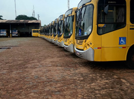 Ônibus parados durante a paralisação do transporte coletivo em Araguaína.