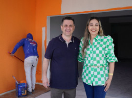 Deputado federal Tiago Dimas durante visita à Clínica-Escola Mundo Autista, em Araguaína