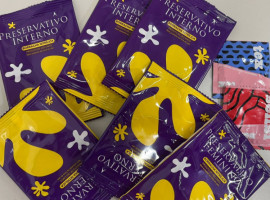 A prevenção também faz parte da folia. Use camisinha. Ela é a forma mais segura de se proteger contra as Infecções Sexualmente Transmissíveis (ISTs) e evitar gravidez não planejada.