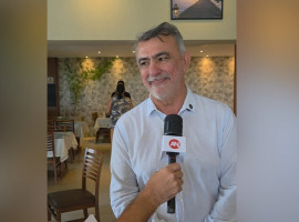 Amélio Cayres durante entrevista ao Portal Araguaína Notícias, em agenda pública.