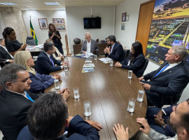 Encontro em Brasília discutiu linhas de crédito, incentivo à indústria e fortalecimento das associações comerciais.