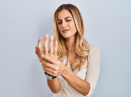 O atraso no diagnóstico da dor na mão tem consequências concretas. 