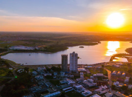 Também será possível oferecer cursos gratuitos de ensino a distância, para aumentar a competitividade e a produtividade dos cidadãos no mercado de trabalho