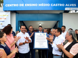 Governador  Wanderlei Barbosa entregou nesta terça-feira, 17, as obras de reforma e ampliação do Centro de Ensino Médio (CEM) Castro Alves, em Palmas