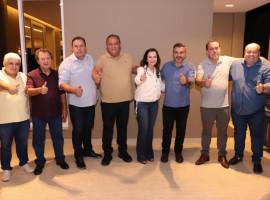 Senador Eduardo Gomes (PL-TO) durante encontro que consolidou a nominata do partido com cinco deputados estaduais 