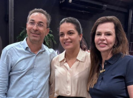 Psicóloga e pastora evangélica, a primeira-dama de Araguaína, Ana Paula Lopes Rodrigues, é cotada para ser vice de Dorinha. 