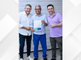 José Miguel Filho durante filiação ao Podemos, ao lado do deputado federal Tiago Dimas e do prefeito de Palmas, Eduardo Siqueira Campos