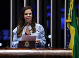 Senadora Professora Dorinha durante sessão no Senado Federal