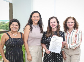 Senadora Professora Dorinha durante assinatura da Carta-Compromisso com representantes do Sindicato dos Jornalistas Profissionais do Tocantins