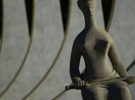 Com a decisão, a Corte reconheceu que professores temporários e efetivos da rede pública devem receber o piso.