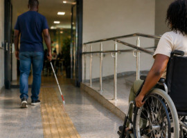 Eleitores com deficiência ou mobilidade reduzida têm até 6 de maio para solicitar transferência para locais de votação acessíveis no Tocantins 