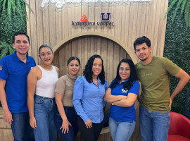 Acadêmicos do curso de Administração da UNOPAR Anhanguera durante mobilização da campanha solidária em Araguaína 