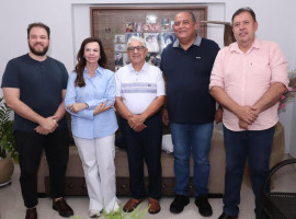 Senadora Professora Dorinha durante reunião com lideranças evangélicas em Araguaína 